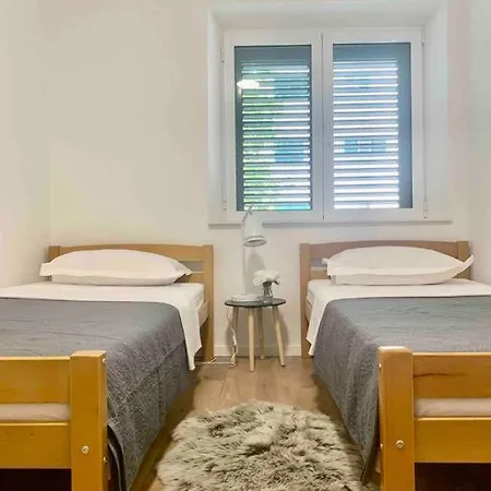 With 2 Bedrooms And Balcony, Near Center Apartment