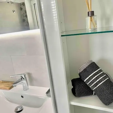 With 2 Bedrooms And Balcony, Near Center