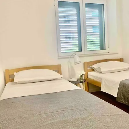 With 2 Bedrooms And Balcony, Near Center
