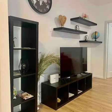 With 2 Bedrooms And Balcony, Near Center *