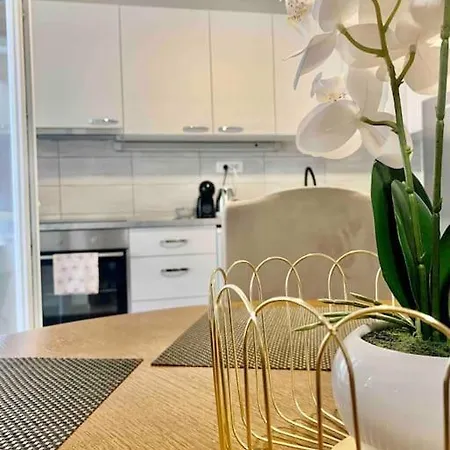 Apartment With 2 Bedrooms And Balcony, Near Center Split