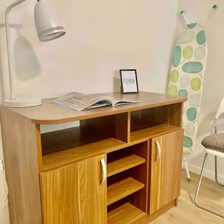 With 2 Bedrooms And Balcony, Near Center Split