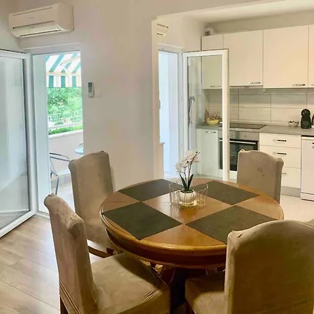Apartment With 2 Bedrooms And Balcony, Near Center *