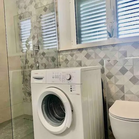 With 2 Bedrooms And Balcony, Near Center Apartment *