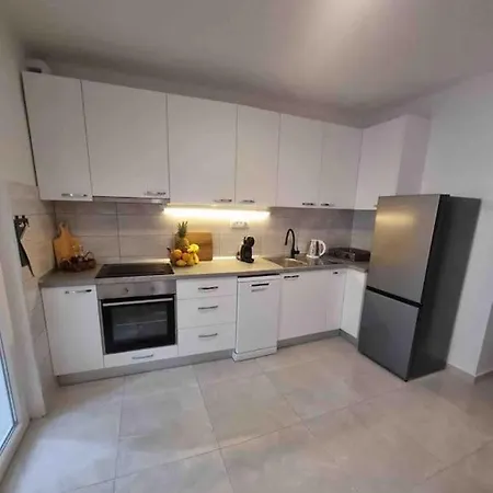 With 2 Bedrooms And Balcony, Near Center Apartment Split