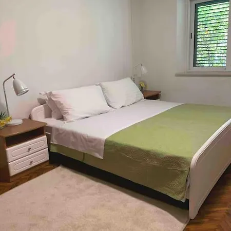 With 2 Bedrooms And Balcony, Near Center Apartment