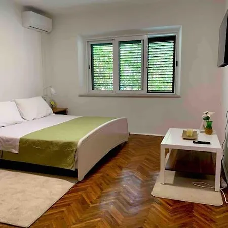 Apartment With 2 Bedrooms And Balcony, Near Center *