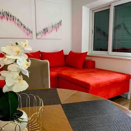 Apartment With 2 Bedrooms And Balcony, Near Center Split