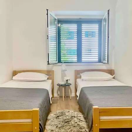 Apartment With 2 Bedrooms And Balcony, Near Center *