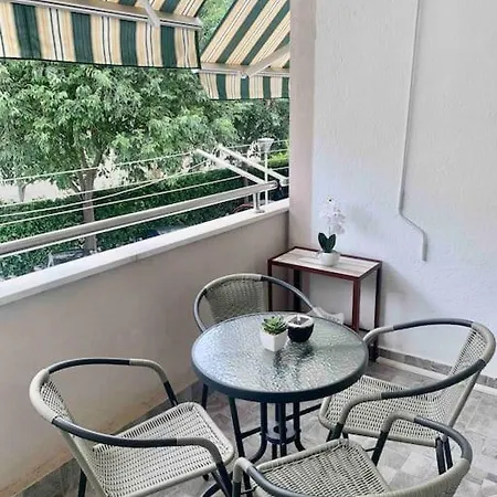 Apartment With 2 Bedrooms And Balcony, Near Center Split