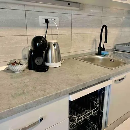 Apartment With 2 Bedrooms And Balcony, Near Center Split