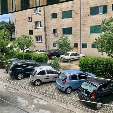 With 2 Bedrooms And Balcony, Near Center Apartment *