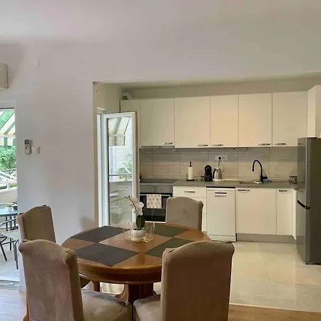 With 2 Bedrooms And Balcony, Near Center Apartment Split